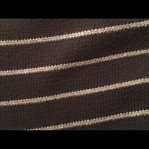 Aeropostale sweater XL with thin stripe. - Picture 3 of 3